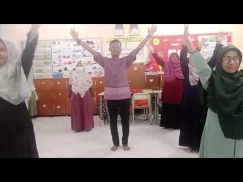 senam go green I guru guru SDIT Ummu'l Quro Depok