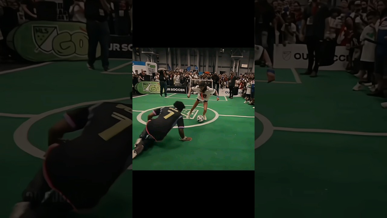 11yr old Girl beats Speed in a 1v1.. ⚽️🔥 #ishowspeed #speed #football #edit #skills #soccer