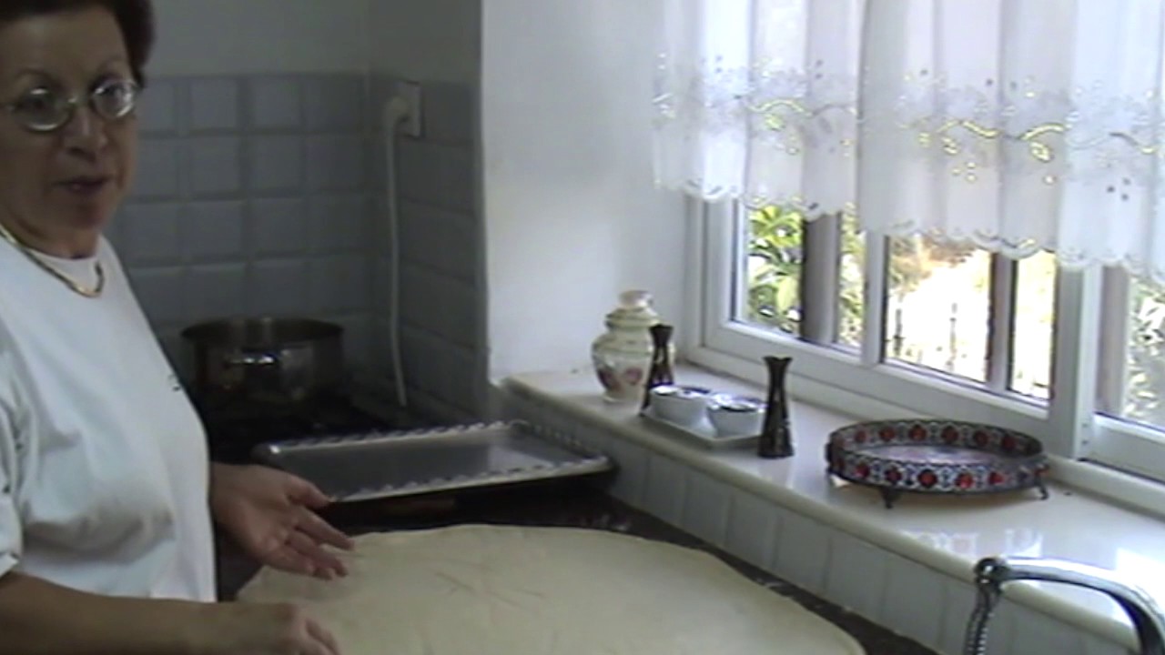 אמא סימה מלמדת להכין שבקיה מרוקאית מסורתית