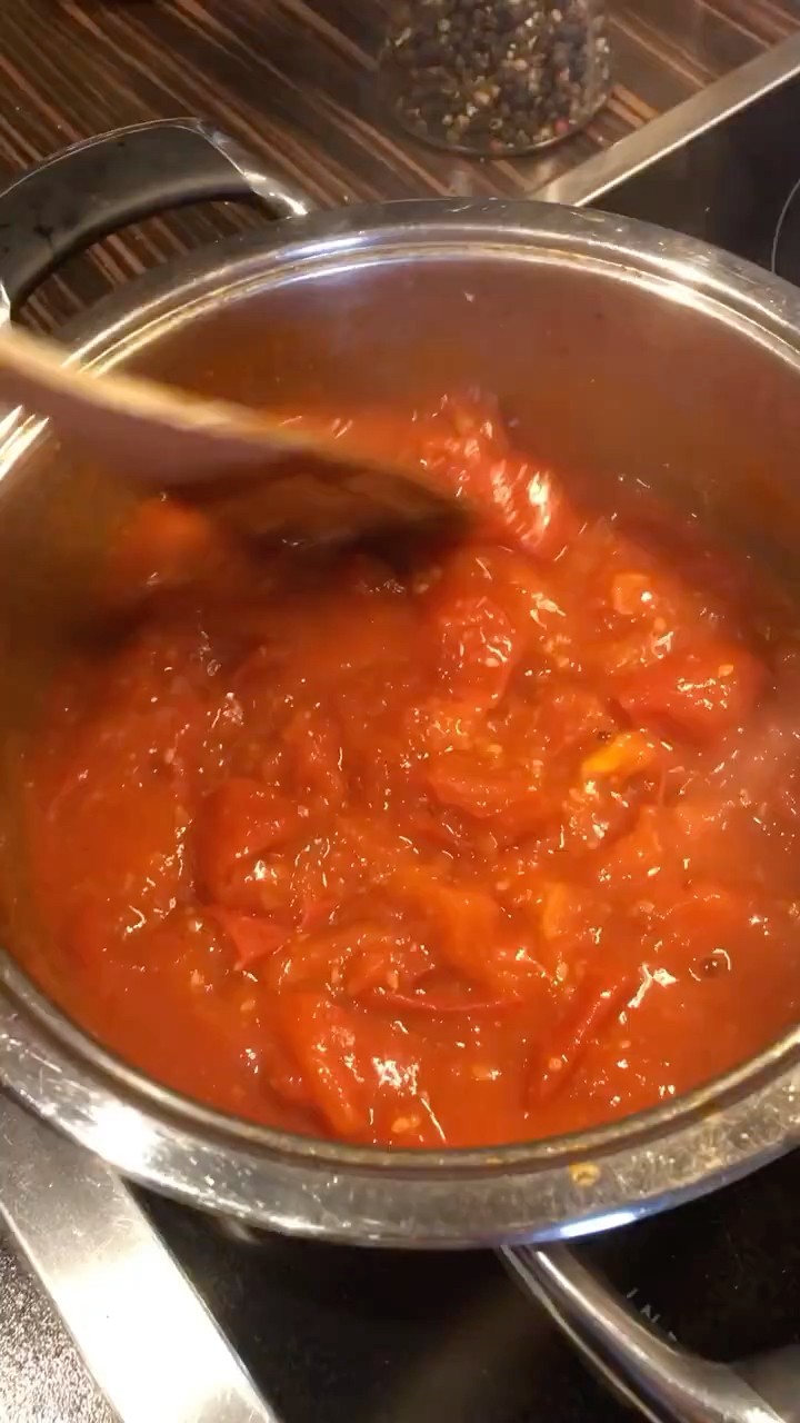 Selbstgemachte Tomatensoße🤯😱 #shorts - YouTube