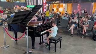 8-Year-Old Plays Fur Elise On A Baby Grand Piano At Rome Fiumicino Airport Crowd Stops To Listen
