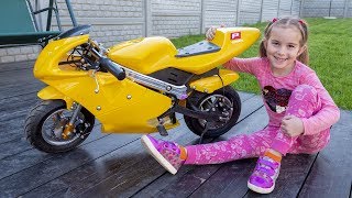 Ride on power wheels Bike and Cars / Funny Melissa Arthur with Daddy / Video for kids by Melliart