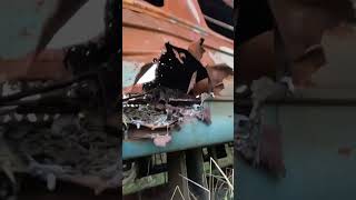 Заброшенная электричка около завода Азовсталь в Мариуполе. Состав очень сильно пострадал.