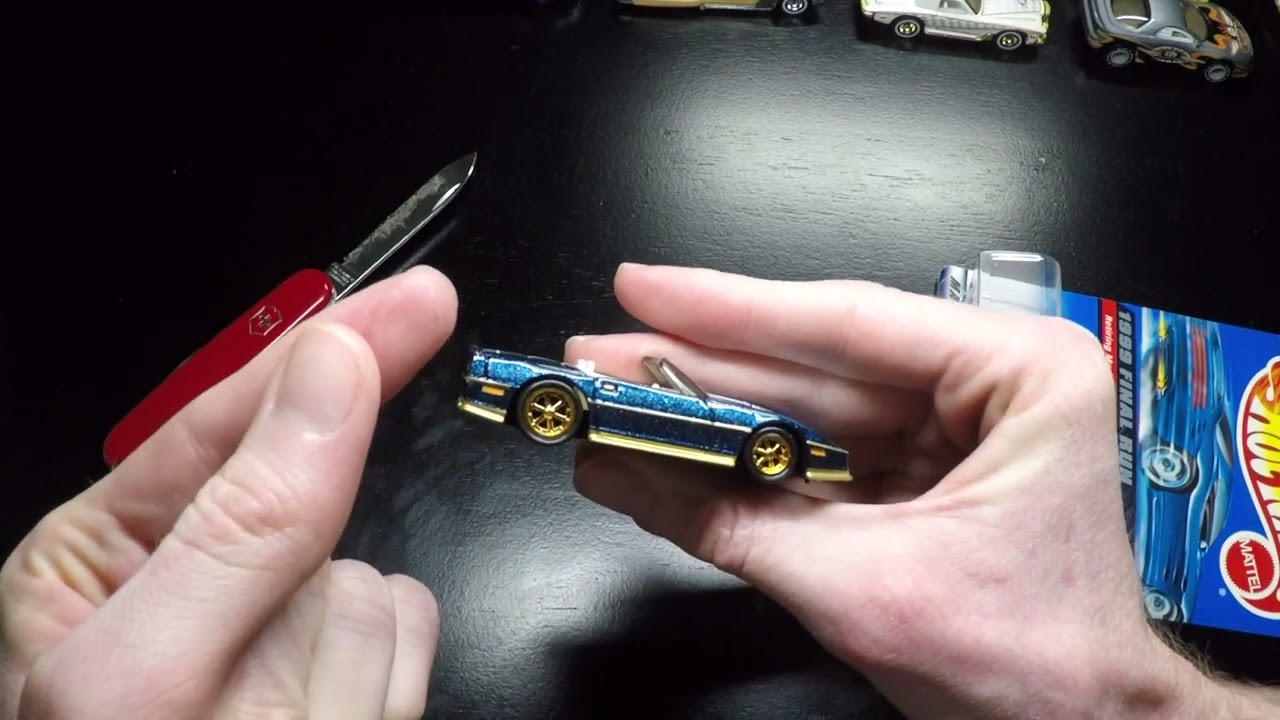 Anyone know what this is? Metal base 1998. The pivot/crash mechanism is  cool. : r/HotWheels