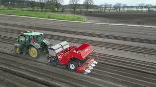 Dewulf Miedema potato planter CP42 with fertilizer unit and ridging hood in operation in Sweden!