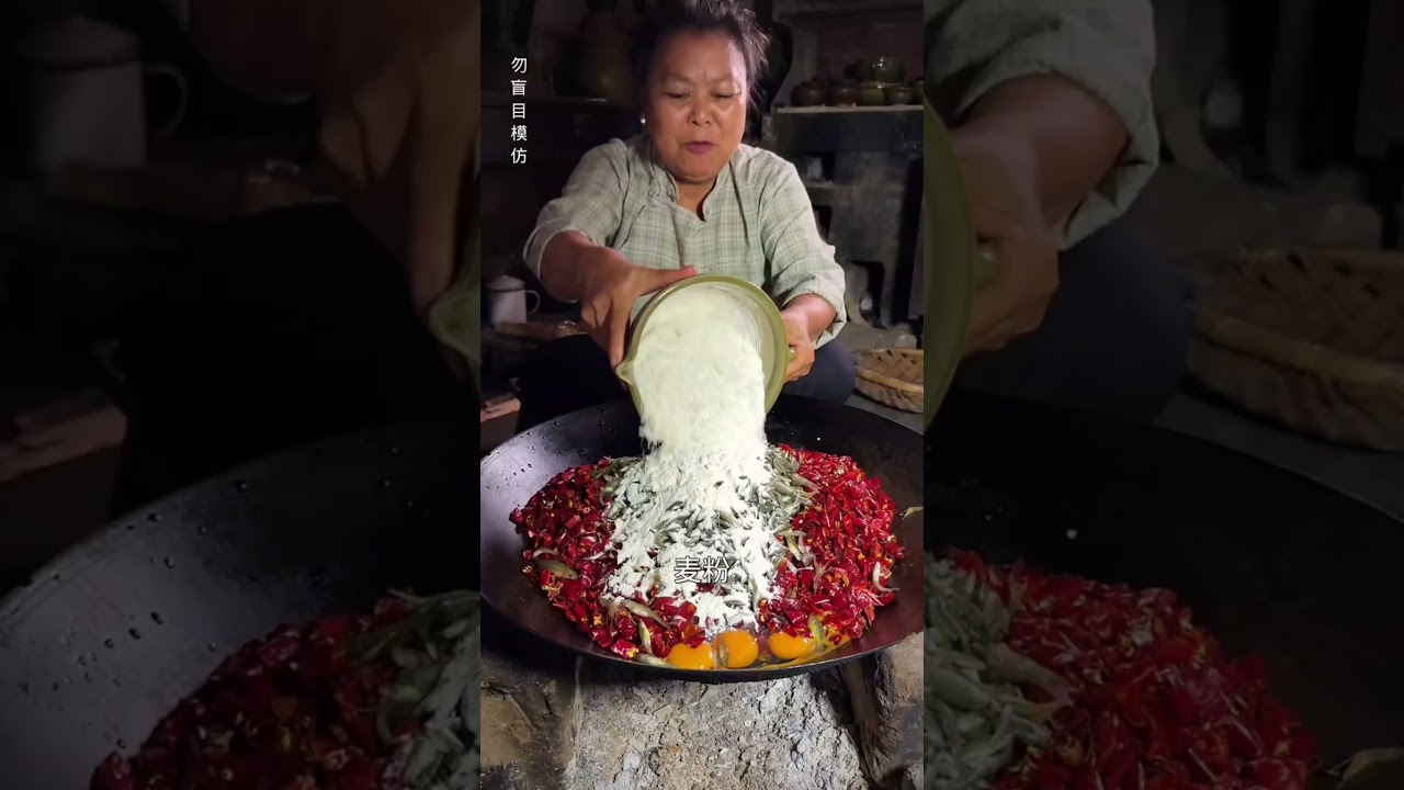 Unbelievable Chinese Street Food! Eggs, Fish & Spices Mixed Together 😱🍳🐟 