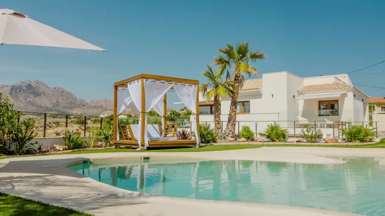 Ogden Awnings & Covers - Pergola Installation for Stylish Outdoor Entertainment Areas