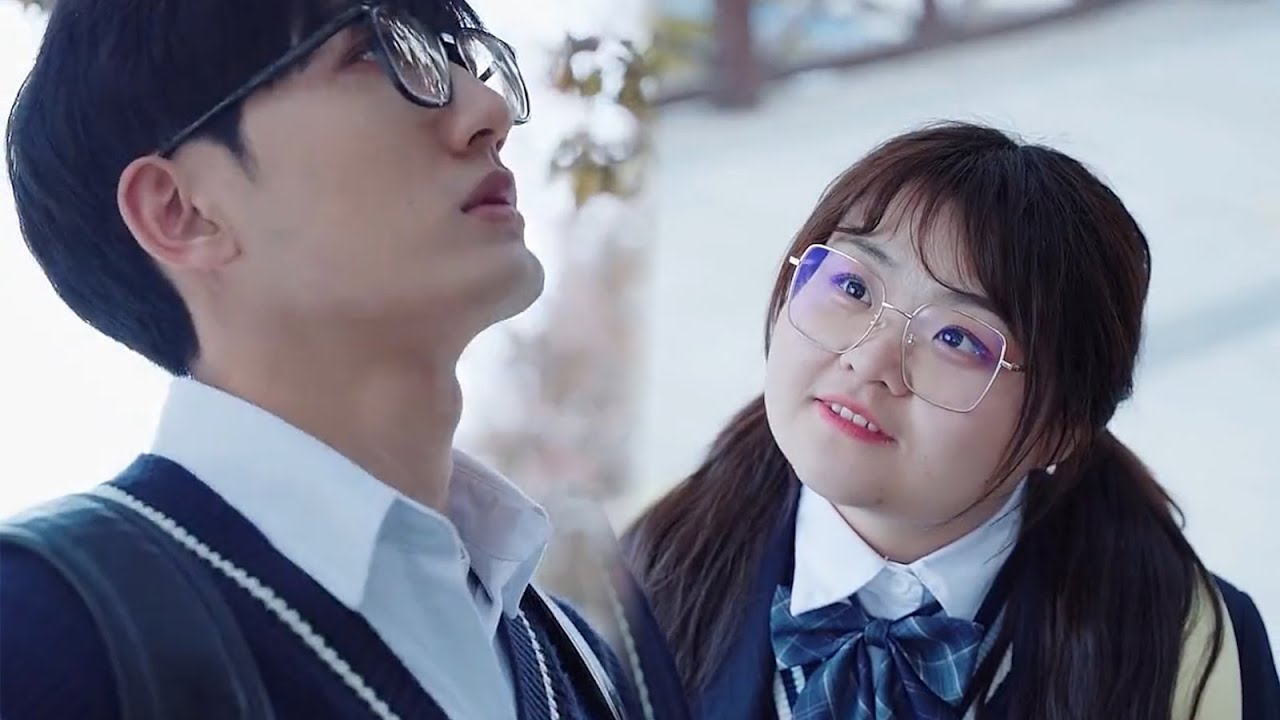 Когда толстая девушка влюбляется в аутичного студента💕💕, происходит что-то милое.💕