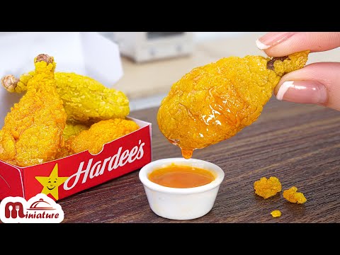 Crispy Miniature Hardees Fried Chicken Cook in Small Kichen 