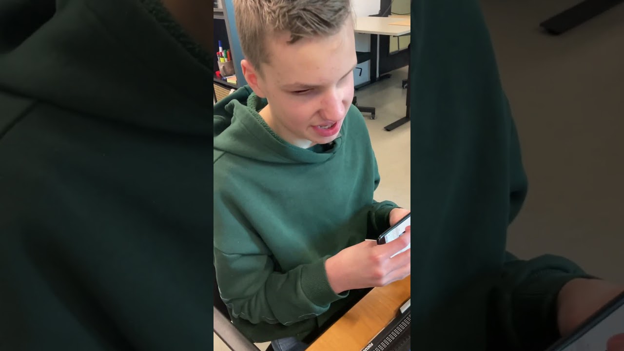 Как слепые люди могут пользоваться шрифтом Брайля на iPhone? #вспомогательныетехнологии #hableone...