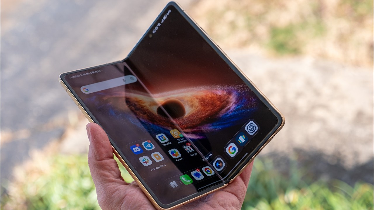 Распаковка и первые впечатления от Honor Magic V6: новое осмысление складных устройств.