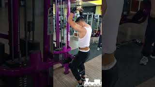 بعض الاخطاء التي يقوم بها الرياضيون و الطريقة الصحيحة للسحب لتمرين الظهر ???  gym fitness