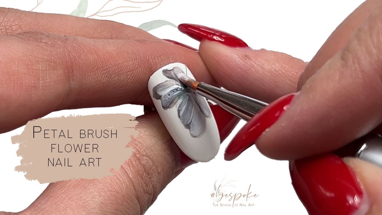 TUTORIAL I Flower Nail Art - Using a Petal Brush to create easy flower nail  designs 