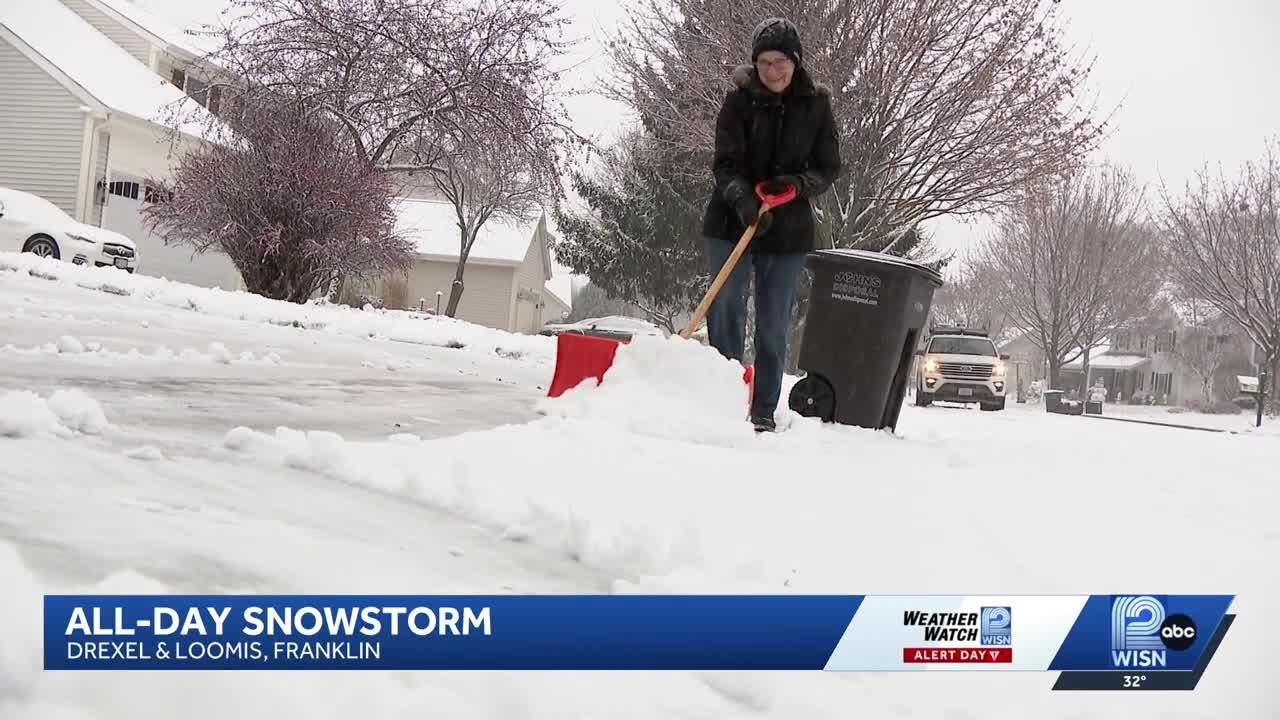 First major winter storm blankets southeast Wisconsin in snow - YouTube