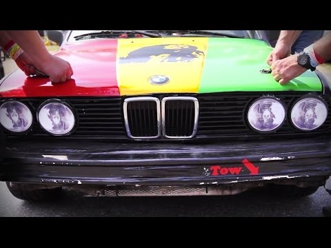 Racing a Bob Marley Themed BMW 325i (E30) - YouTube