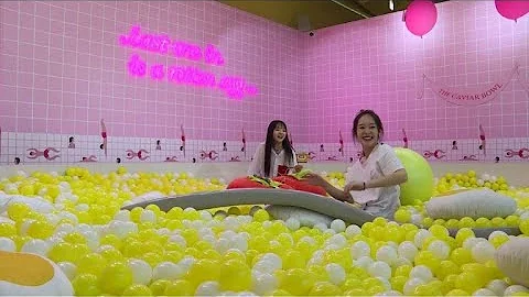 Shanghai exhibit draws egg-lovers and selfie-takers - DayDayNews