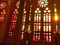 由彩繪玻璃拼布想念起巴塞隆納聖家堂的光影...