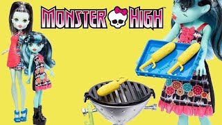 Monster High Family Frankie Stein Bbq