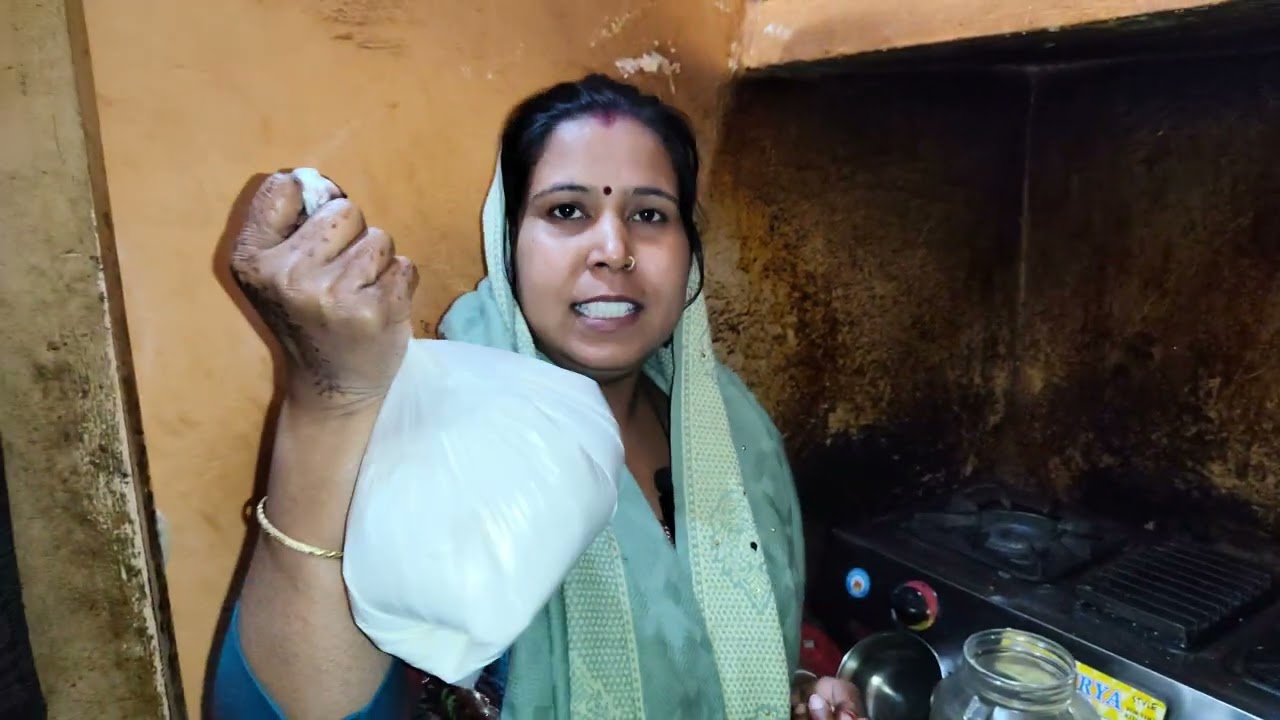 हमने बनाई मुल्तानी मिट्टी और कागज से गुल्लक #monikabalajivlog #dailyvlog #homevlog 🙏🙏