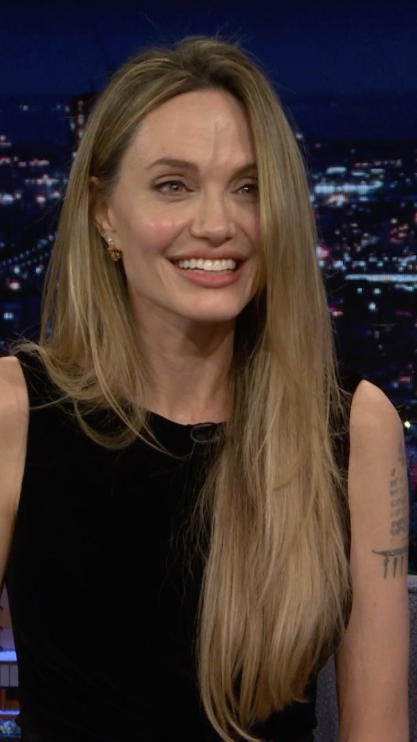 #AngelinaJolie almost became a funeral director before getting into acting!? #FallonTonight