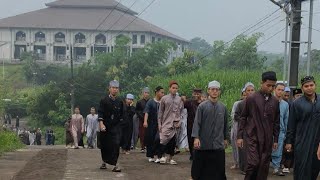 Download Lagu Ribuan Santri Pondok Puhtelu Berangkat Ke Masjid Indor Mendengarkan Bayan Part 1 MP3