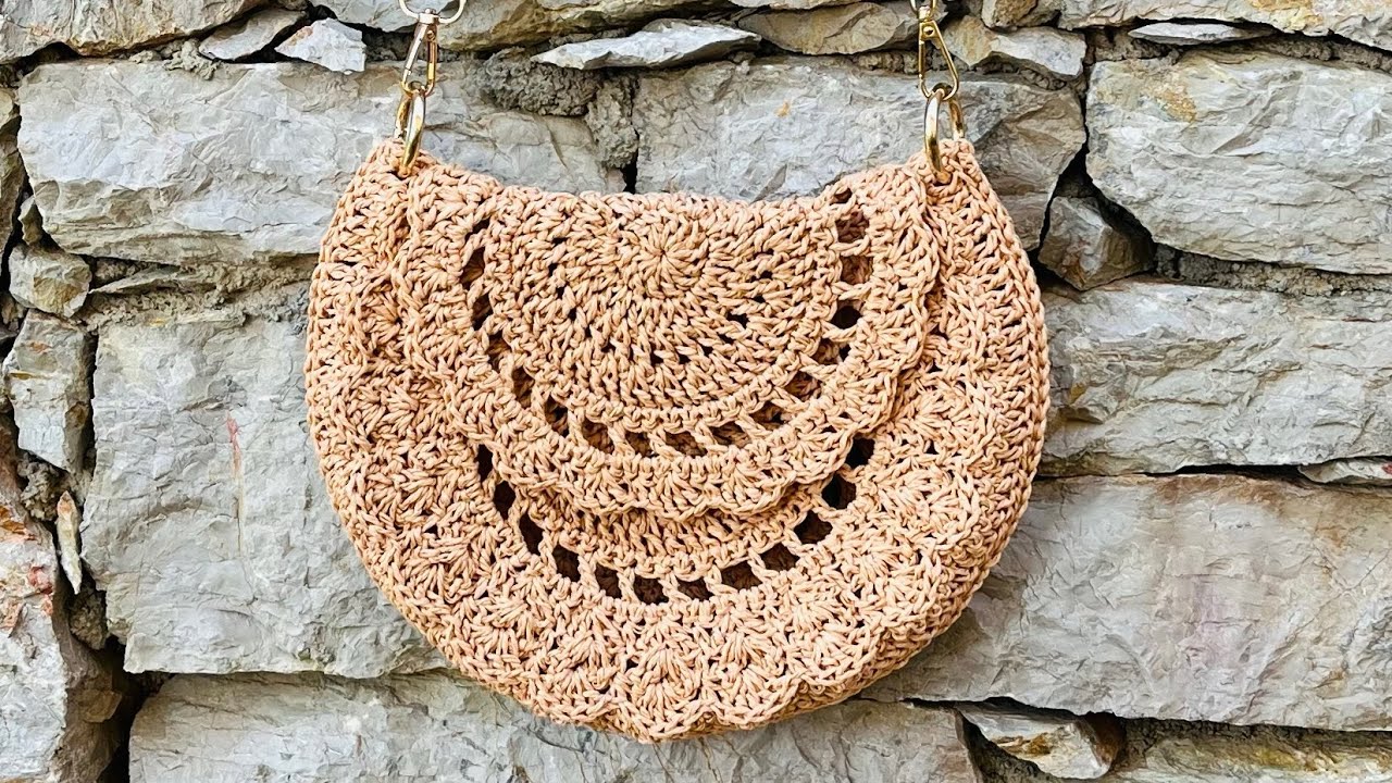 Üç motiften oluşan kolay çanta yapılışı.Bag consisting of three motifs, easy bag making,crochet bag.