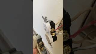 Do not make this mistake, why a switched outlet is ON all the time, how to correctly wire it