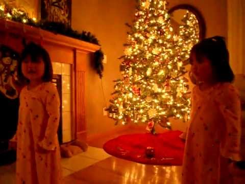 Seoul Sisters singing and dancing at Christmas