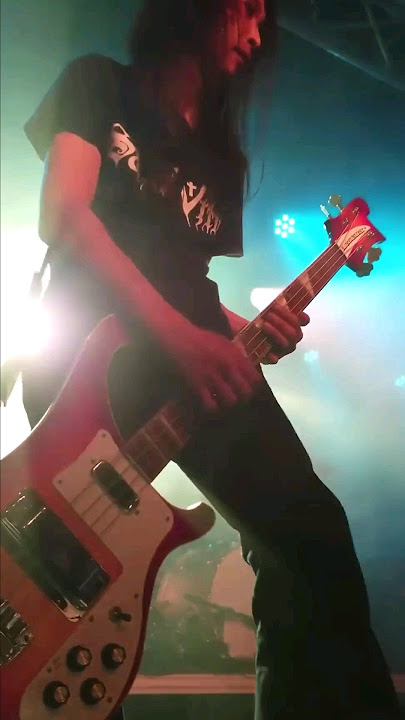 Download lagu How does he even play like this?!