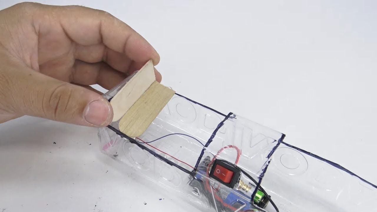 HOW TO MAKE A BOAT FROM PLASTIC BOTTLES YouTube