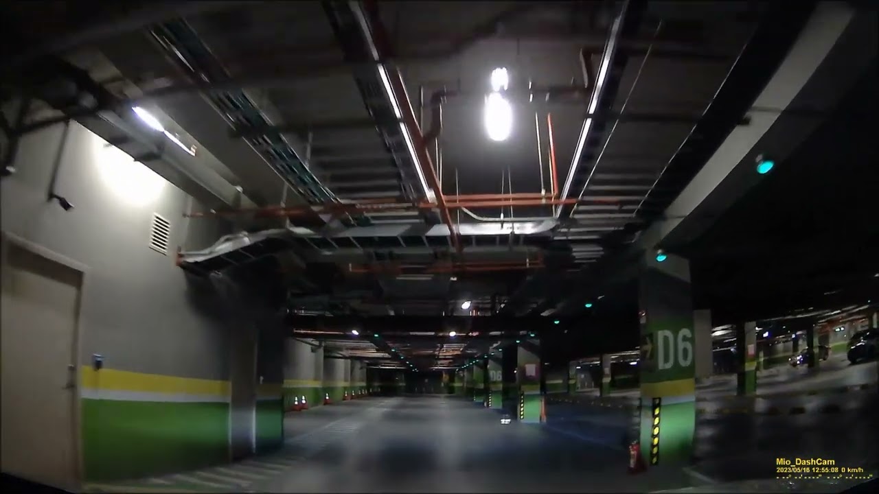 桃園市中壢區 華泰名品城 GLORIA OUTLETS 停車場 入場