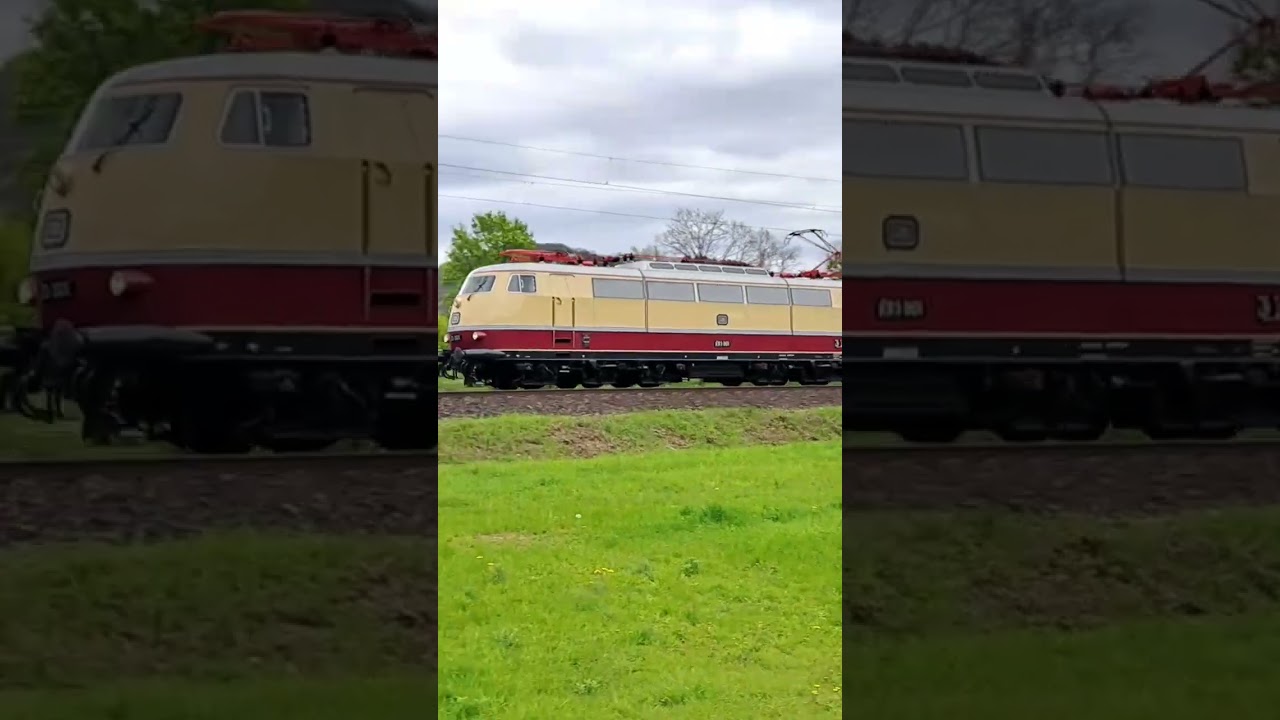 E03 001 vom Eisenbahn Museum Koblenz mit dem AKE Rheingold bei Namedy 