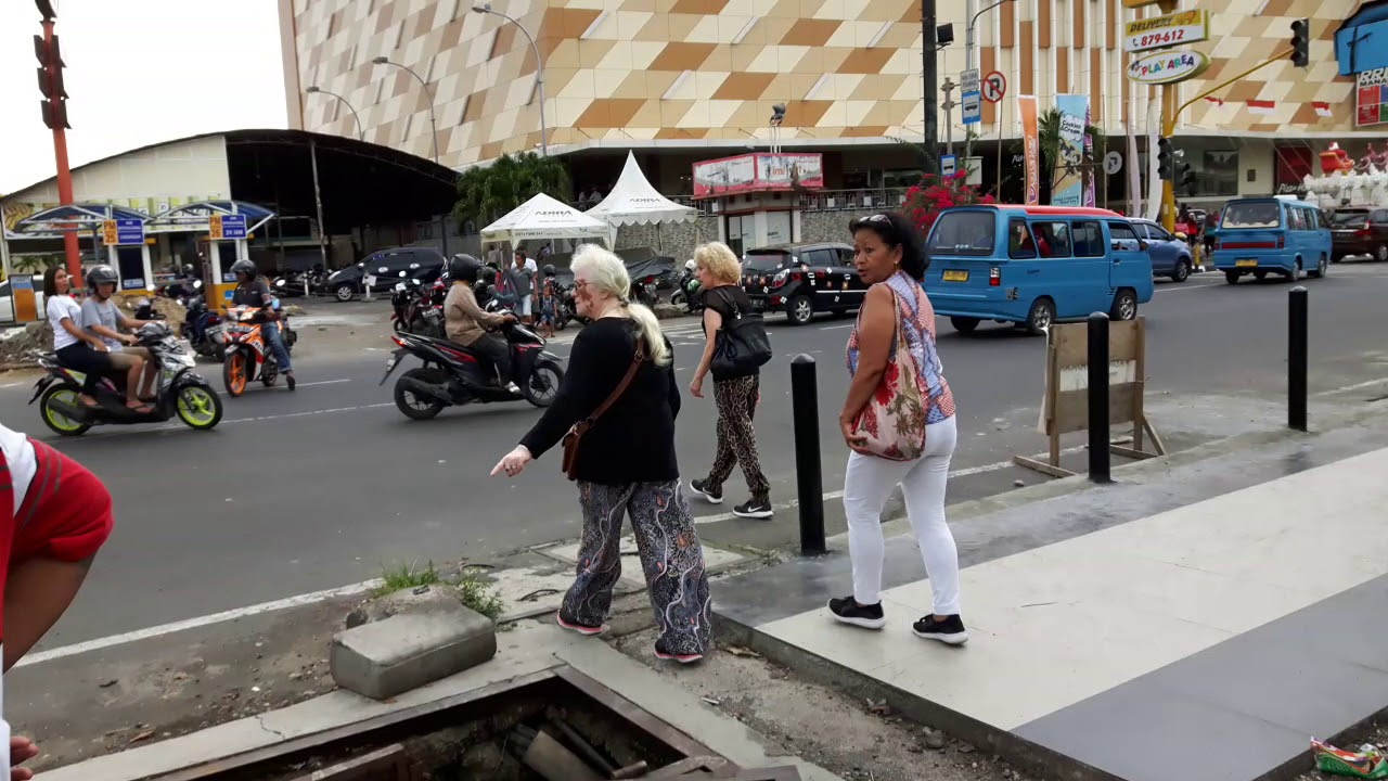 Kerken bezichtigen in Manado stad , ( Boulevard ) , zondag 10 dec. 2017  Manado  (75)