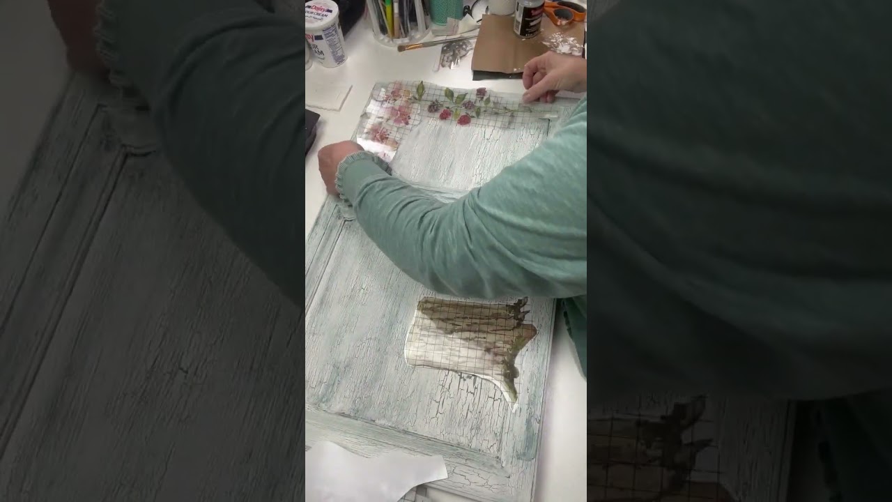 Imagine what's behind this Fairy Door!