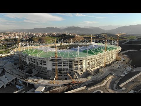 Vidéo: Stade Sous La Couverture Verte