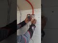 "¿Cómo sacar un tomacorriente de una lámpara? #electricidad #corrienteelectrica #tutoriales