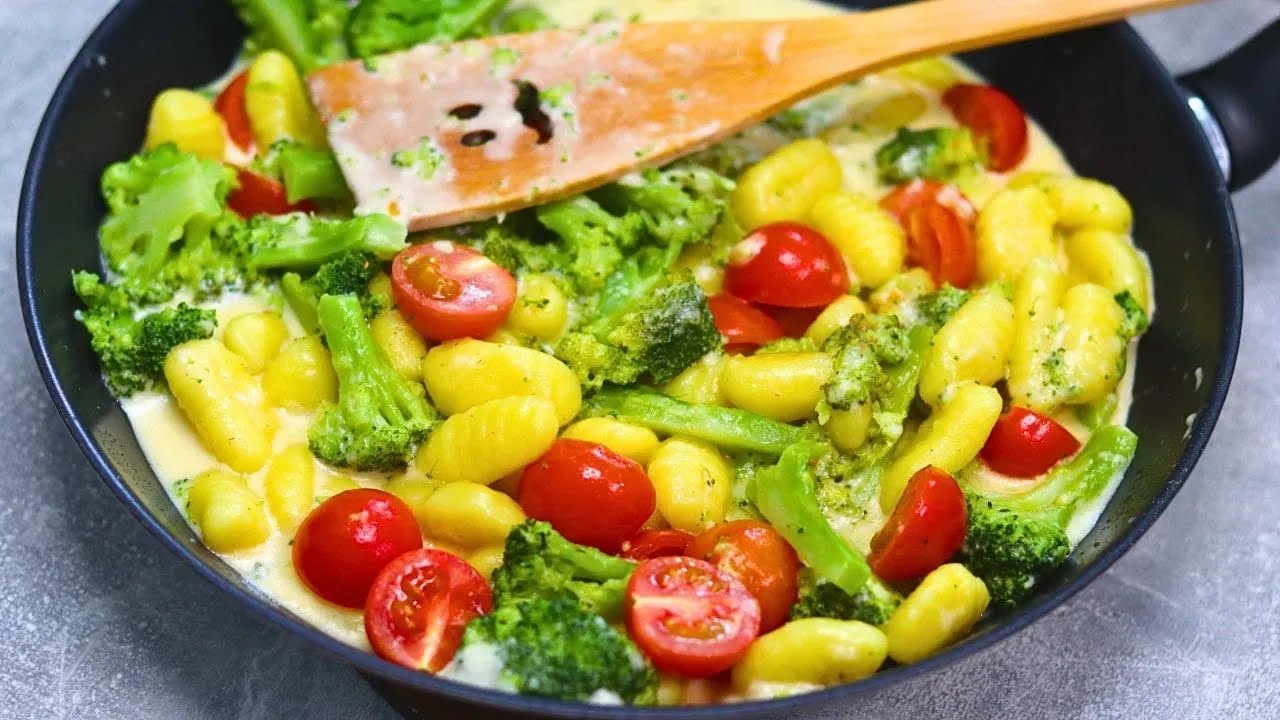 Keine Zeit? Kein Problem! Wenige Zutaten und 15 Min für diese leckere Brokkoli Gnocchi in Käse Sahne