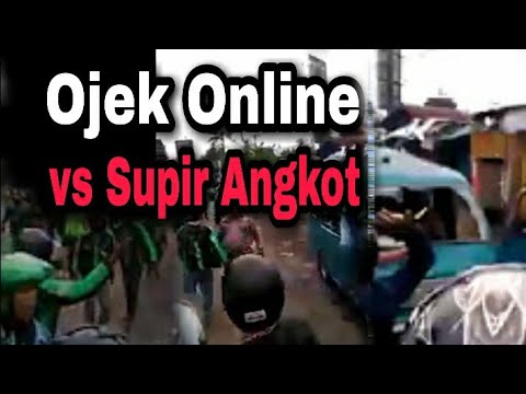 Ojek Online dan Supir Angkot Terlibat Saling Serang di Terminal Laladon