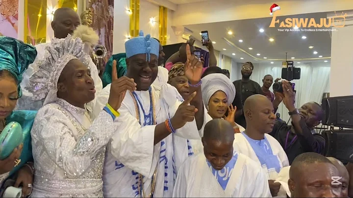 MOMENT OONI OF IFE AND HIS QUEEN WORSHIP GOD WITH ESTHER AJAYI AT HIS CORONATION ANNIVERSARY 