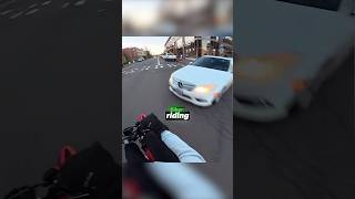 This might be the DUMBEST biker on the road 🙄