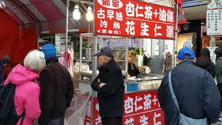 杏仁茶加油條過年才有的古早味龍山寺西昌街口台灣新年 