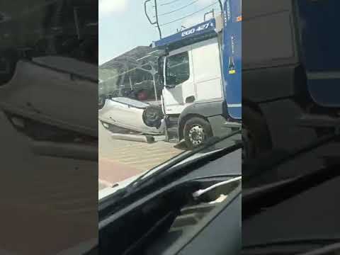 Автомобиль упал с