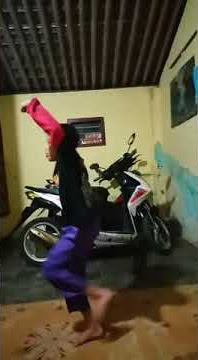 Funny dancing children make laugh - Joged anak lucu bikin ngakak( pamer bojo)