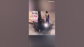 Người phụ nữ đi xe SH cướp giật tập tiền tại cây xăng