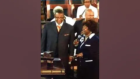 Pastor Scottie Williams Sr. Singing God Specializes
