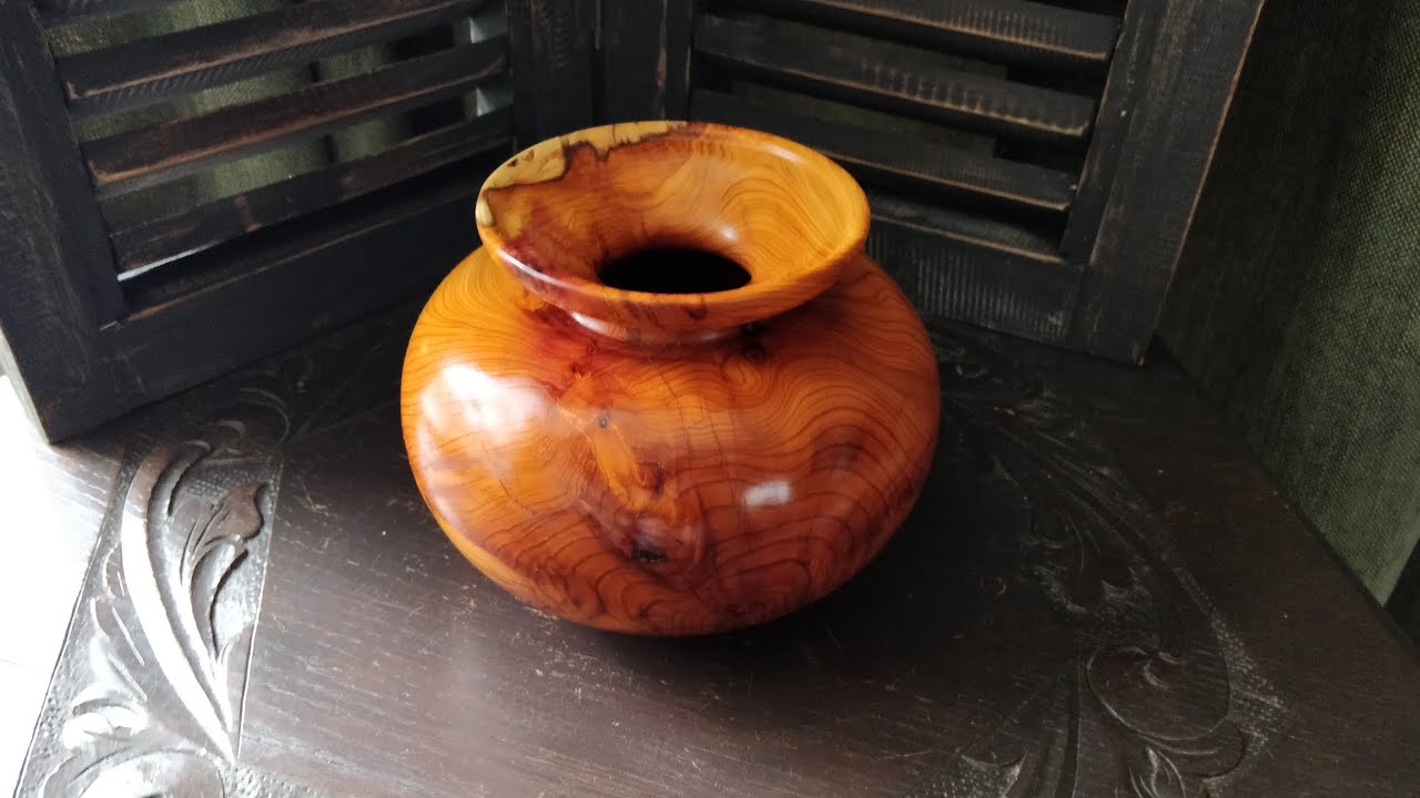 Woodturning - A Masterpiece from Yew 🤩