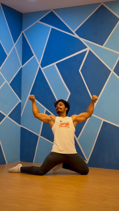 Posing is where discipline meets display 💯 #posing #flow #viral #ytshorts #fitneess #pose #goflow