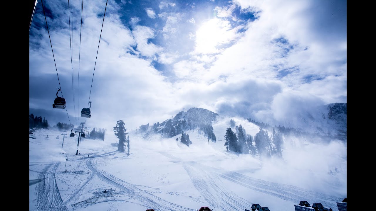 it s snowing at