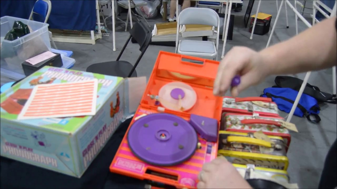 Our Test Of A 1972 Kenner Close N Play Record Player Youtube