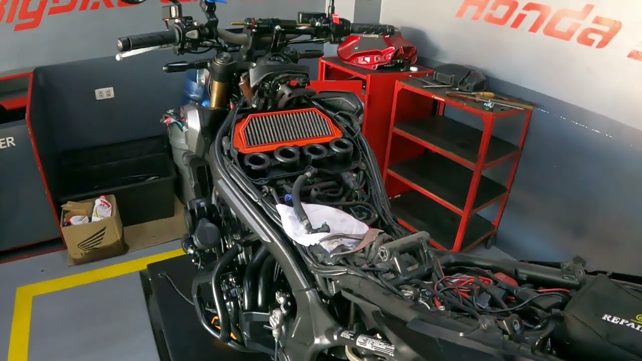 Spark plugs replacement for Honda CB650R